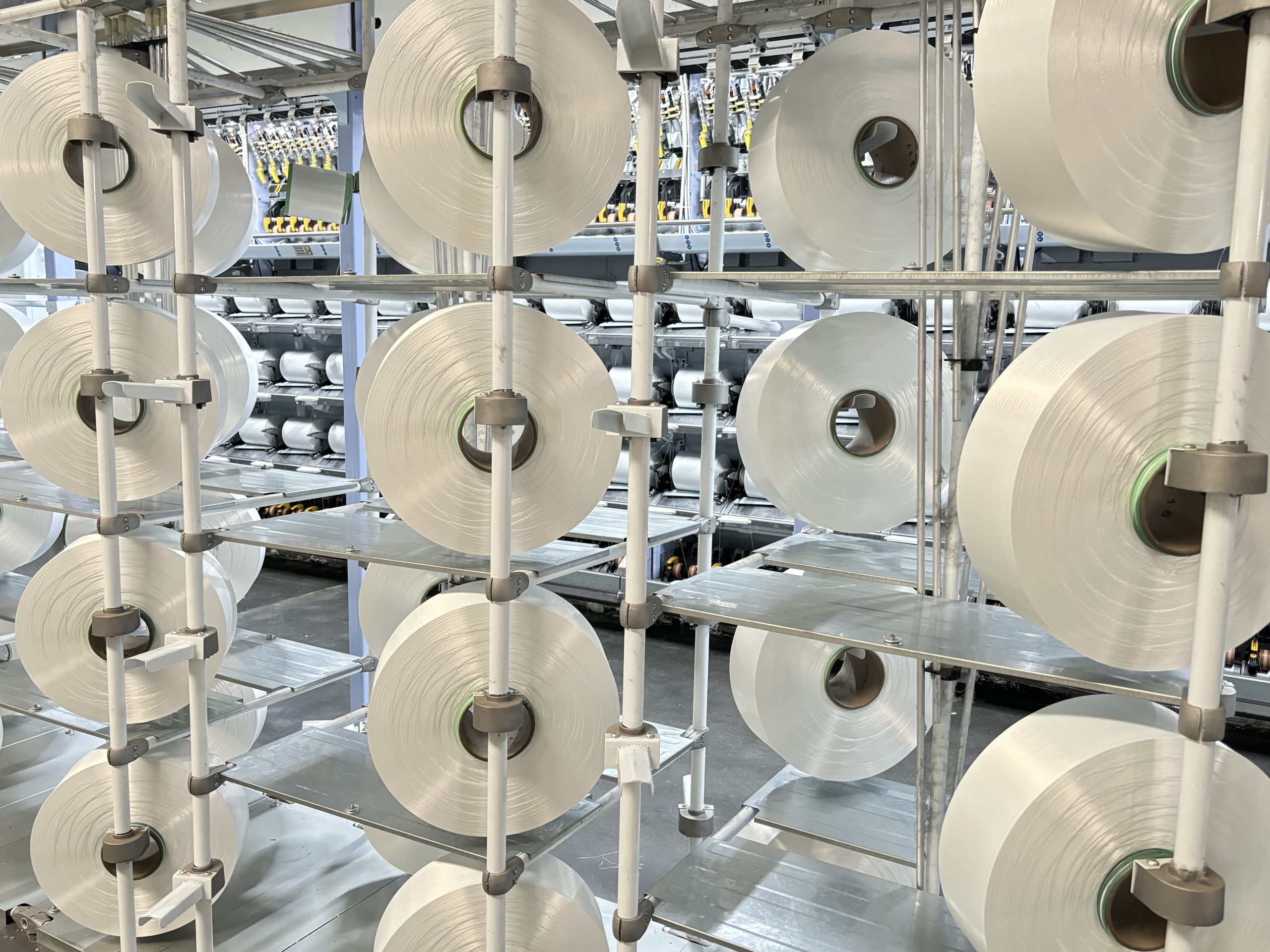 Display POLYESTER FILAMENT
